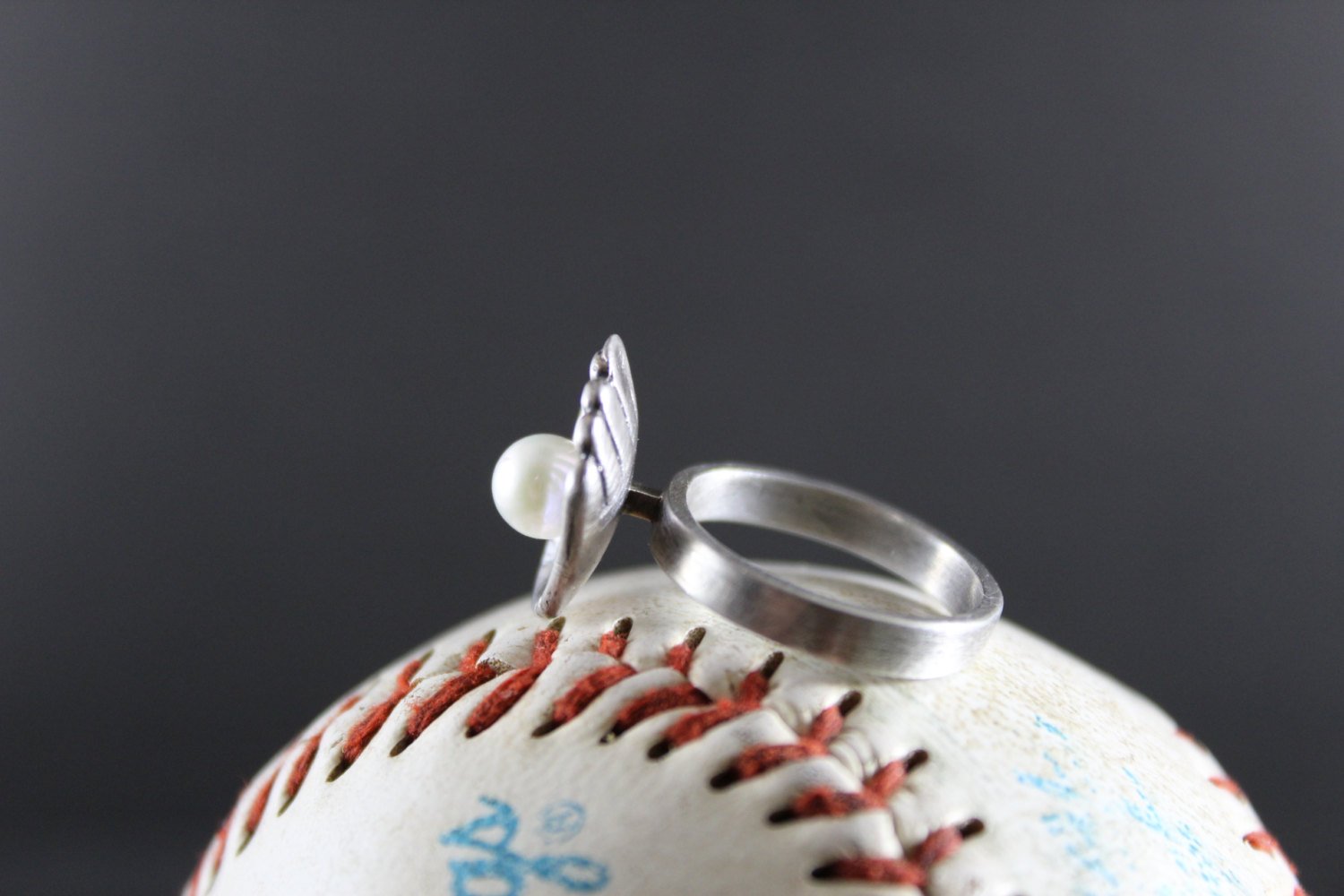 Bague de perle de mitaine de baseball en argent sterling, bijoux de baseball, cadeau de joueur de baseball, mitaine de baseball, bijoux de sport, bague de perles