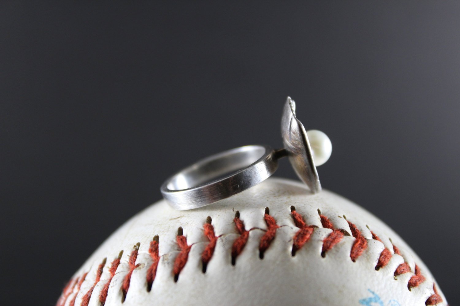 Bague de perle de mitaine de baseball en argent sterling, bijoux de baseball, cadeau de joueur de baseball, mitaine de baseball, bijoux de sport, bague de perles