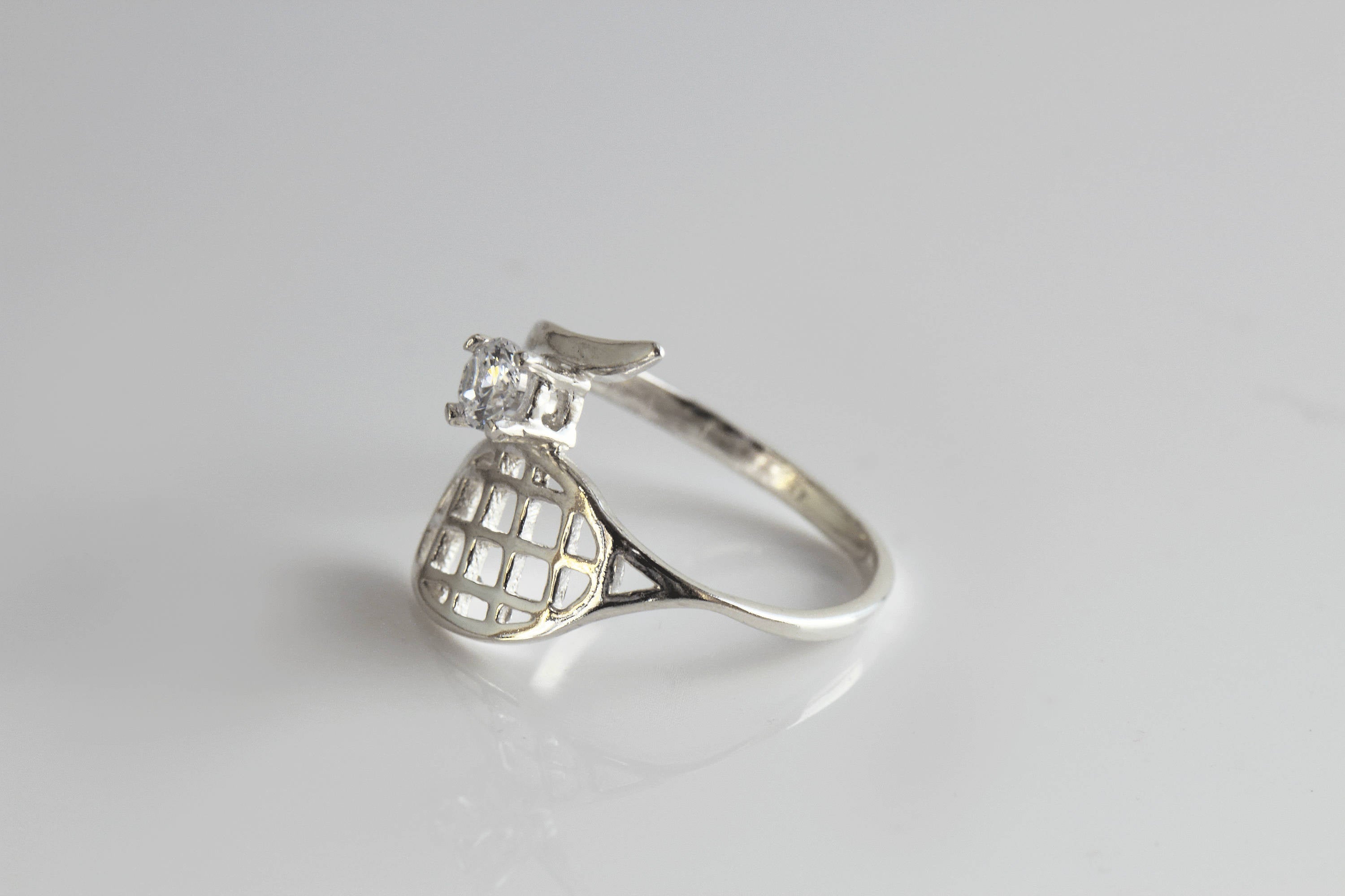 Tennisschläger-Silberring mit Geburtsstein CZ, Tennisschmuck, Tennisgeschenk, Edelstein, Geschenk für Sie, Geburtstagsgeschenk, Geschenk für Tennisspieler