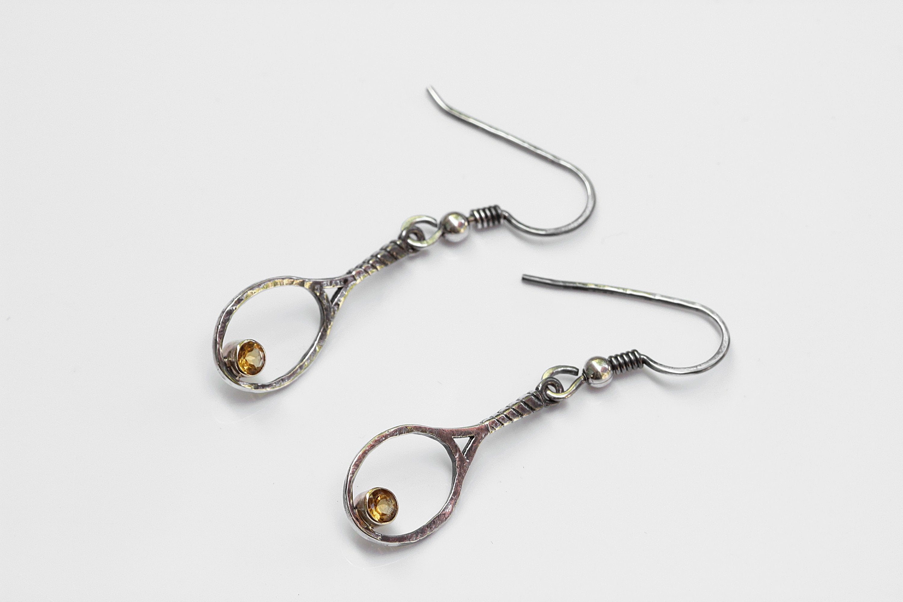 Tennisschläger-Ohrringe, Gold, natürlicher Citrin in 14K Goldfassung, Tennis-Ohrringe, Geschenk für Ger, handgemachtes Geschenk, Tennisspieler-Geschenk