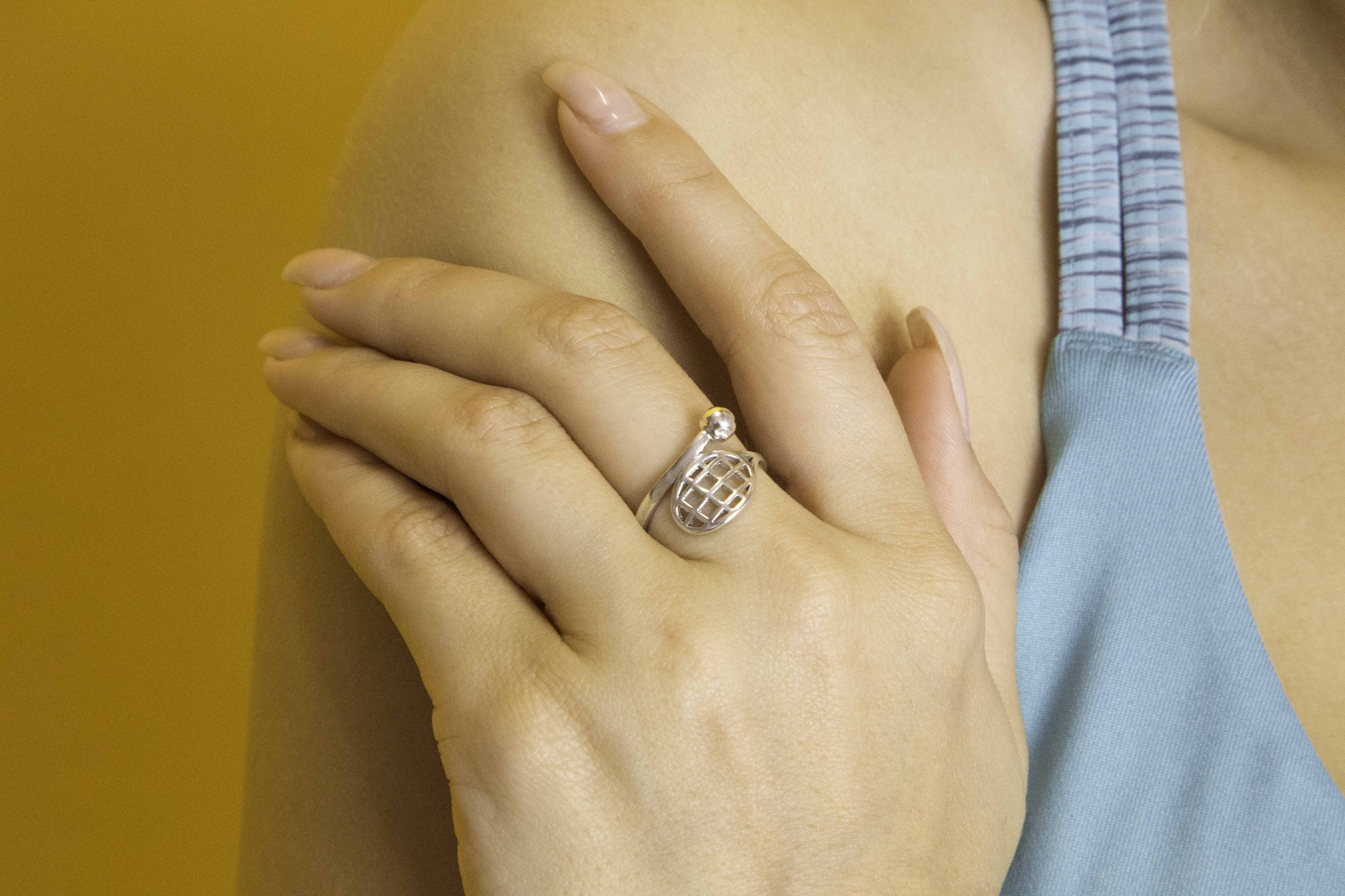 Bague de raquette de tennis en argent sterling avec balle